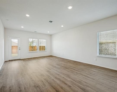 3417 Tomahawk Drive - Photo Thumbnail 4