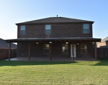 411 Paddock Lane - Photo Thumbnail 18