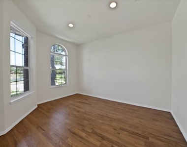 1532 Brandywine Drive - Photo Thumbnail 3