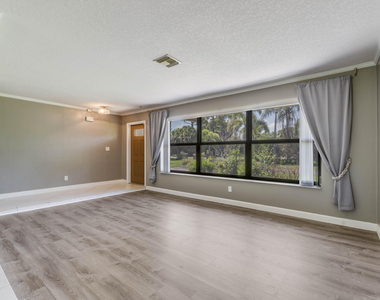 7107 181st Street N - Photo Thumbnail 4