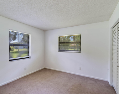 7107 181st Street N - Photo Thumbnail 13