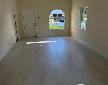 2999 Nw 9th Street - Photo Thumbnail 1