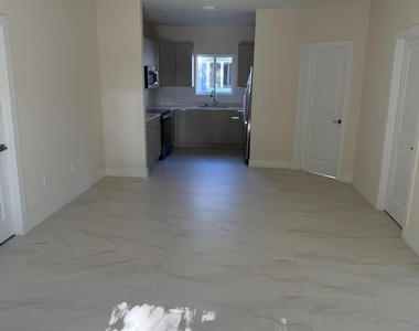 2999 Nw 9th Street - Photo Thumbnail 3