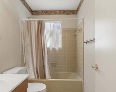 815 Jupiter Street - Photo Thumbnail 4