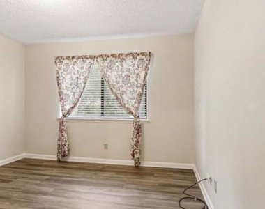 815 Jupiter Street - Photo Thumbnail 5