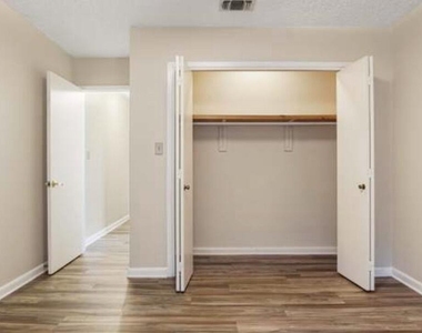 815 Jupiter Street - Photo Thumbnail 8