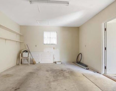 815 Jupiter Street - Photo Thumbnail 10