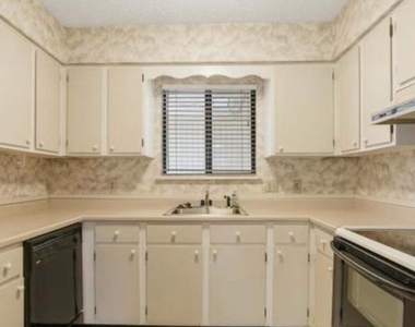 815 Jupiter Street - Photo Thumbnail 3