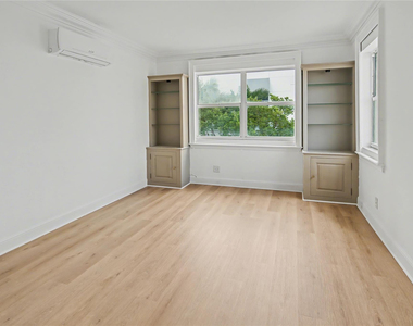 3000 Riomar Street - Photo Thumbnail 6