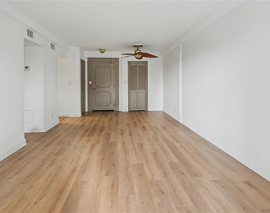 3000 Riomar Street - Photo Thumbnail 4