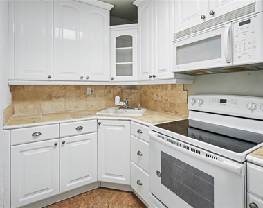 3000 Riomar Street - Photo Thumbnail 8