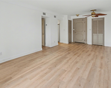 3000 Riomar Street - Photo Thumbnail 3