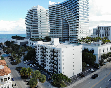 3000 Riomar Street - Photo Thumbnail 25