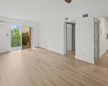 3000 Riomar Street - Photo Thumbnail 2