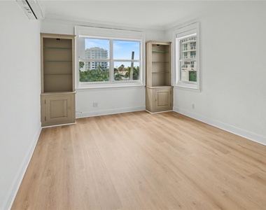 3000 Riomar Street - Photo Thumbnail 7