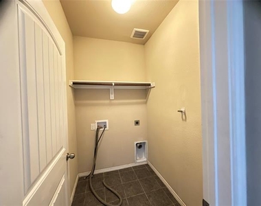 4108 Ottawa Drive - Photo Thumbnail 18