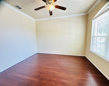 4108 Ottawa Drive - Photo Thumbnail 4