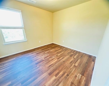 4108 Ottawa Drive - Photo Thumbnail 14