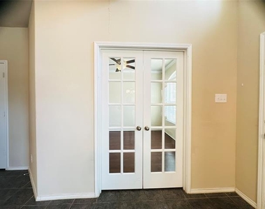 4108 Ottawa Drive - Photo Thumbnail 3