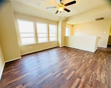 4108 Ottawa Drive - Photo Thumbnail 6