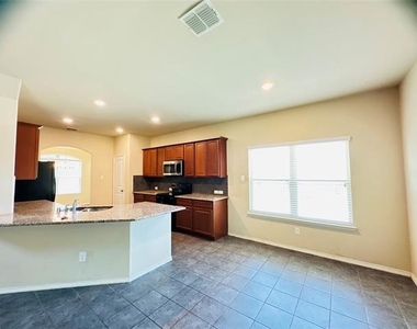 4108 Ottawa Drive - Photo Thumbnail 7