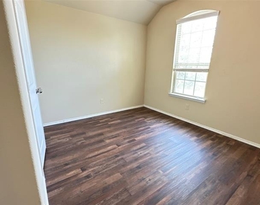 4108 Ottawa Drive - Photo Thumbnail 13