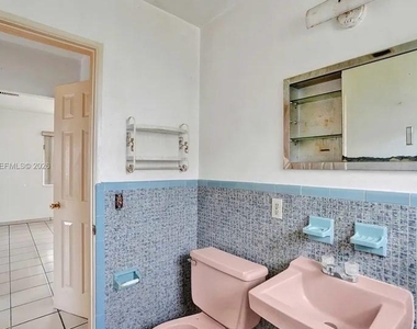 831 Nw 21st Court - Photo Thumbnail 11