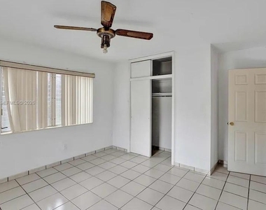 831 Nw 21st Court - Photo Thumbnail 12