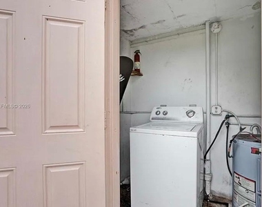 831 Nw 21st Court - Photo Thumbnail 3