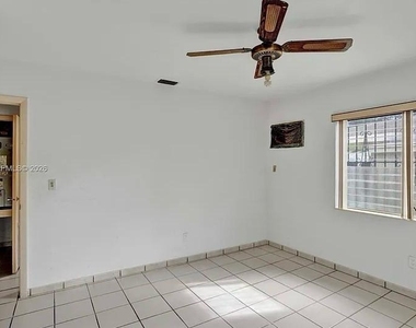 831 Nw 21st Court - Photo Thumbnail 6