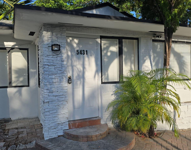 5431 Nw 30th Avenue - Photo Thumbnail 2