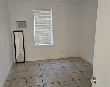 5431 Nw 30th Avenue - Photo Thumbnail 6