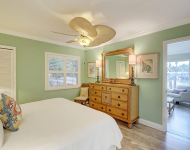 815 Middle River Drive - Photo Thumbnail 9