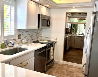 815 Middle River Drive - Photo Thumbnail 15