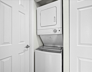 190 Lake Evelyn Drive - Photo Thumbnail 8