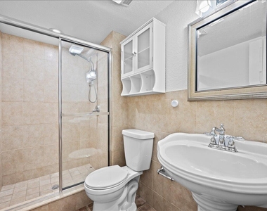 190 Lake Evelyn Drive - Photo Thumbnail 9