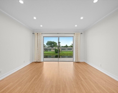 190 Lake Evelyn Drive - Photo Thumbnail 5