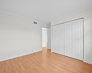 190 Lake Evelyn Drive - Photo Thumbnail 10