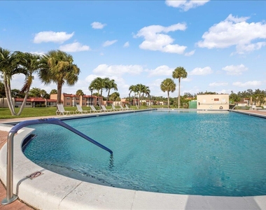 190 Lake Evelyn Drive - Photo Thumbnail 25