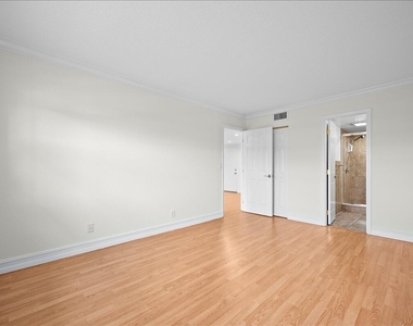 190 Lake Evelyn Drive - Photo Thumbnail 12