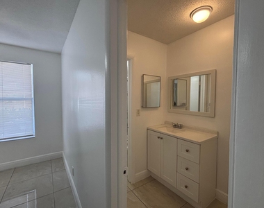 491 Nw 42nd Avenue - Photo Thumbnail 11