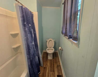 1211 N Main Street - Photo Thumbnail 3