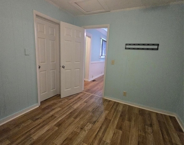 1211 N Main Street - Photo Thumbnail 5