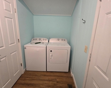 1211 N Main Street - Photo Thumbnail 7