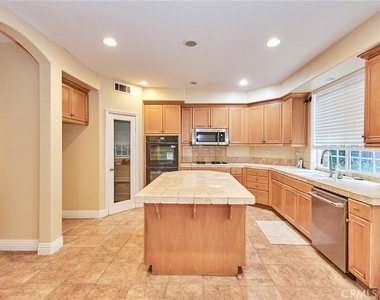 7238 San Carmela Court - Photo Thumbnail 8