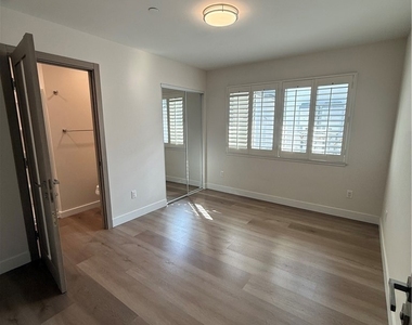 14437 Astoria Street - Photo Thumbnail 6