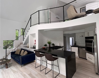 10051 Westwanda Drive - Photo Thumbnail 3
