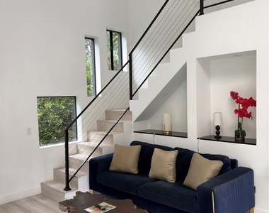 10051 Westwanda Drive - Photo Thumbnail 1