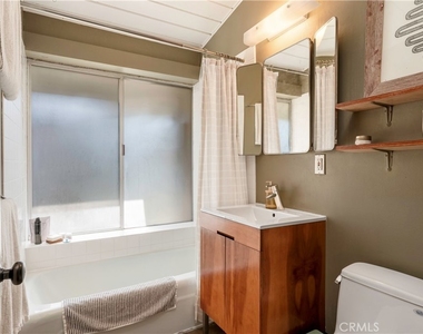 3257 Karen - Photo Thumbnail 19