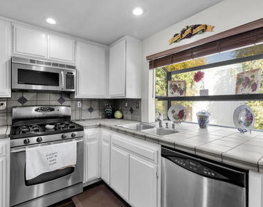 19431 Sherman Way - Photo Thumbnail 7